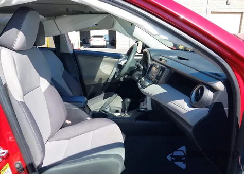 2015 Toyota Rav4 Xle z USA, uszkodzony, nr VIN 2T3WFREV2FW147247